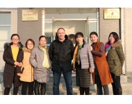 俄羅斯客戶和公司客戶經(jīng)理合影