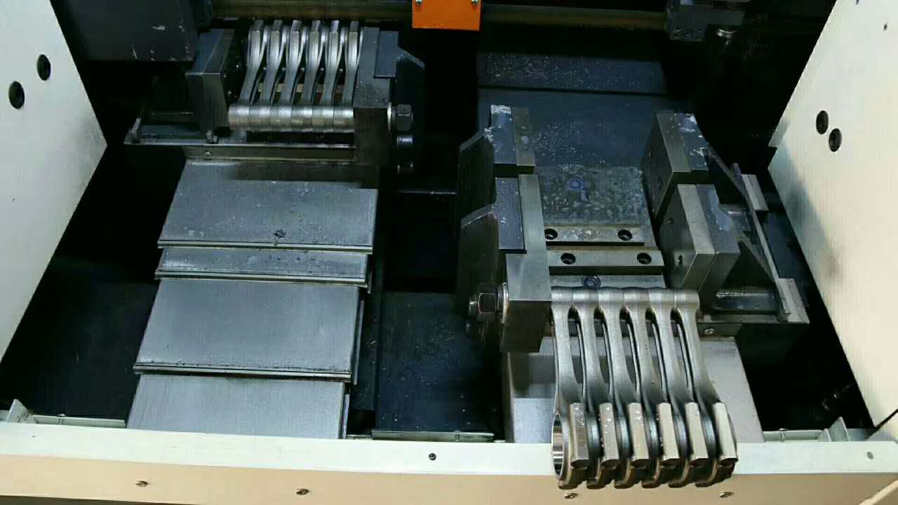 專用批量不間斷鋸切連桿數(shù)控帶鋸床（2018新型專利）