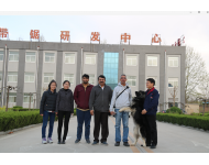 印度加爾各答客商來金鋒鋸業(yè)考察數(shù)控帶鋸床
